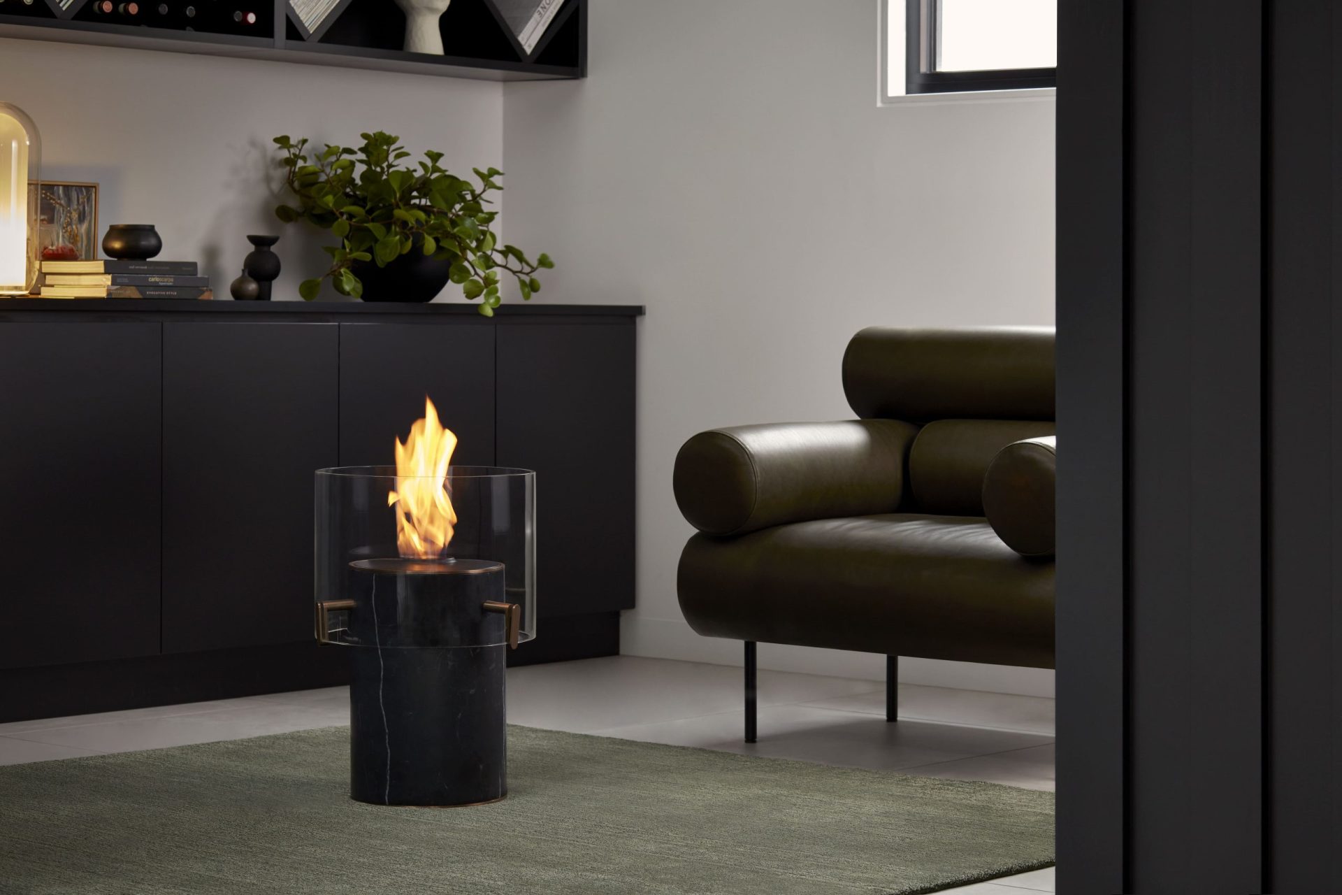EcoSmart_Pillar 3T Black Marble in Living Room Closer